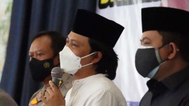60f7f86017d81-pemimpin-pesantren-api-muhammad-yusuf-chudlori-alias-gus-yusuf-bersama-inspekt_1265_711.jpg