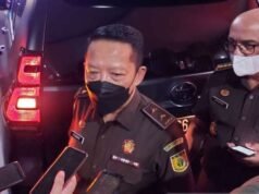 La polizia ha raccolto prove sulla scena della morte di Sutrimo, sospettata essere Karumga Febrie Adriansyah, dalle telecamere a circuito chiuso ai testimoni