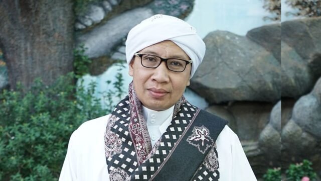 65dd775a248c5-prof-kh-yahya-zainul-ma-arif-atau-buya-yahya_1265_711.jpg