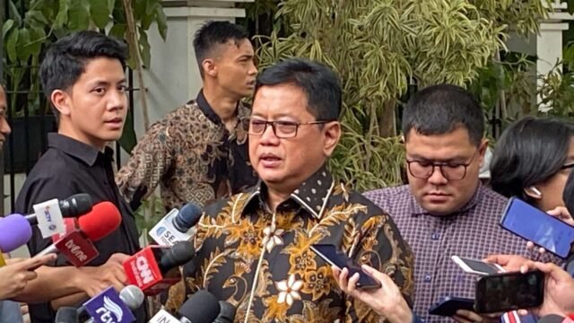 670e1efec7c21-wakil-ketua-umum-pan-viva-yoga-mauladi-di-kertanegara-jakarta-selatan_1265_711.jpeg