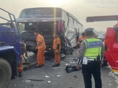 Un membro della pattuglia della polizia metropolitana muore mentre aiutava gli automobilisti sulla strada a pedaggio di Joglo, ecco la cronologia