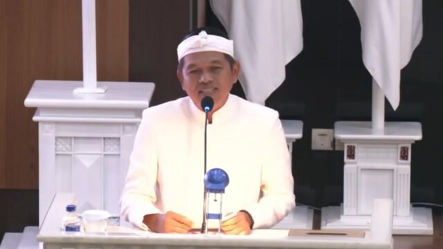 682eff26d993a-gubernur-jawa-barat-dedi-mulyadi-di-rapat-paripurna-dprd-jabar_1265_711.jpeg
