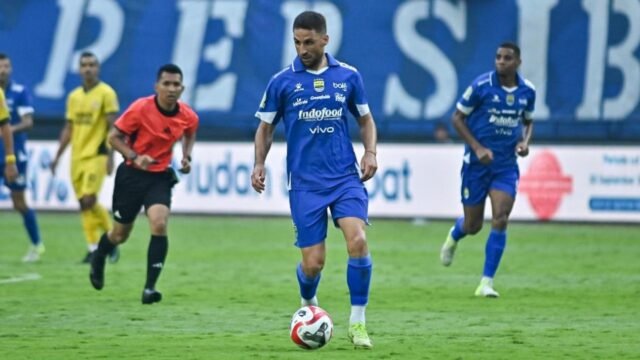 6911d5895dc99-pemain-persib-bandung-luciano-guaycochea_1265_711.jpg