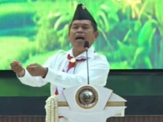 Dedi Mulyadi invita i genitori a limitare l’uso dei dispositivi da parte dei bambini per il bene della salute