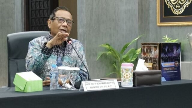 69fbe8fa3b249-anggota-komisi-percepatan-reformasi-polri-kprp-mahfud-md_gemini_1265_711.jpg