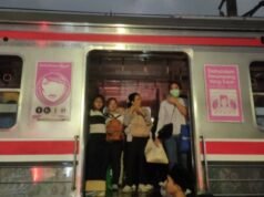 La rotta Rangkasbitung-Tanah Abang KRL subisce disagi dopo un incidente sospettato di suicidio