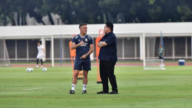 6a2794c32b9b6-pelatih-timnas-indonesia-john-herdman-kiri-dan-ketum-pssi-erick-thohir-kanan_gemini_1265_711.jpg