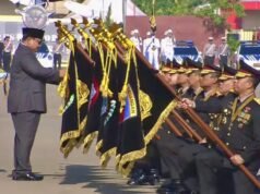 La polizia regionale di Riau riceve la medaglia d’onore da Prabowo e dall’ispettore generale Herry Heryawan: questo premio non appartiene al capo della polizia regionale