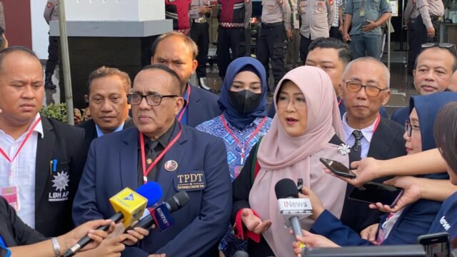 6a45cecb71e9b-tifauzia-tyassuma-atau-dr-tifa-di-pengadilan-negeri-pn-jakarta-timur_gemini_1265_711.jpg