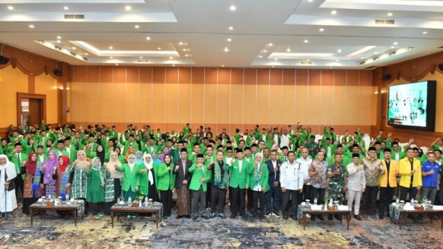 6a49caed5d607-ketum-ppp-muhamad-mardiono-melantik-jajaran-dpw-dan-dpc-ppp-se-ntb_gemini_1265_711.jpg