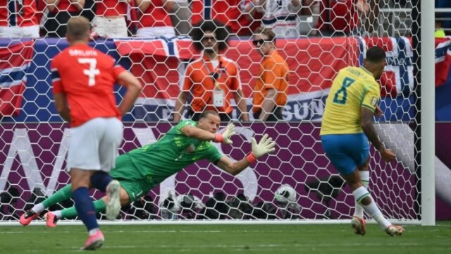 6a4ac3655f68f-momen-kiper-norwegia-orjan-nyland-mengagalkan-penalti-brasil-di-piala-dunia-2026_gemini_1265_711.jpg