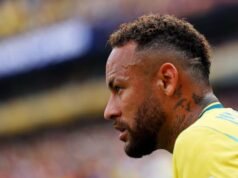 L’espressione di coscienza di Neymar dopo aver deciso di ritirarsi dalla Nazionale brasiliana: la chiudo qui