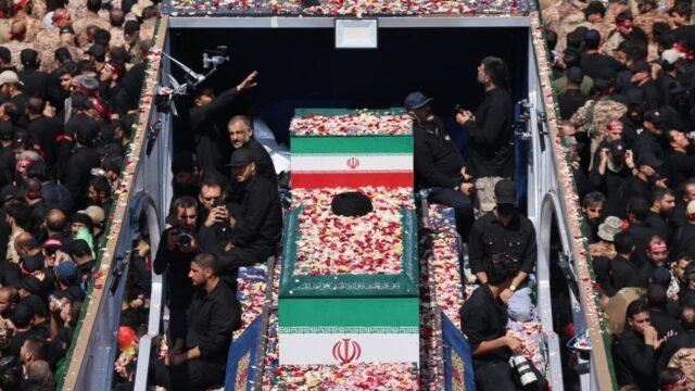 6a4b62cdc3890-iring-iringan-jenazah-ayatollah-ali-khamenei_gemini_1265_711.jpg
