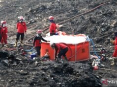 Soprannominato la “montagna in fiamme della spazzatura”, l’incendio del TPA di Jatiwaringin è sotto i riflettori dei media stranieri