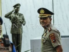 L’ex capo della polizia di Bima parte per l’Umrah della sua famiglia usando il denaro depositato per vendere cristalli di metanfetamine