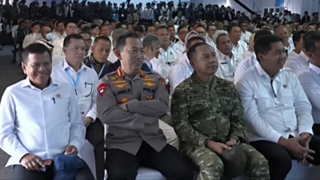 6a4f71741b2b3-deretan-pejabat-yang-dampingi-prabowo-saat-peresmian-b50_gemini_1265_711.jpg