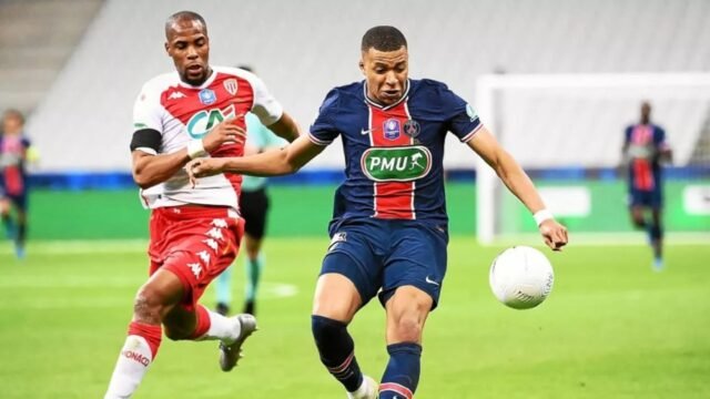6a4fe0e5b499d-bek-asal-prancis-djibril-sidibe-kiri-berebut-bola-dengan-kylian-mbappe_gemini_1265_711.jpg