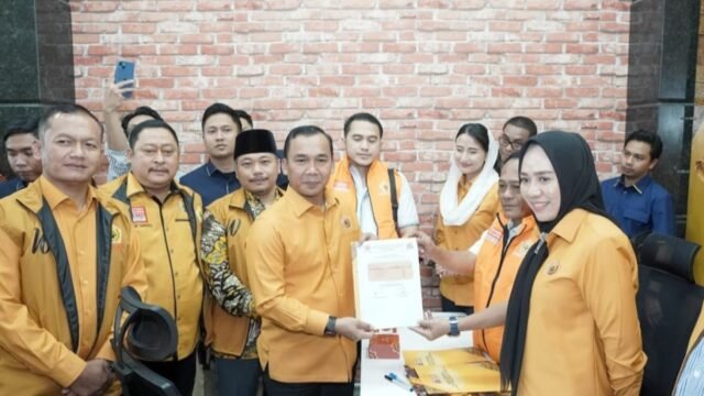6a50d86c612df-waketum-golkar-wihaji-daftar-jadi-calon-ketum-mkgr_gemini_1265_711.jpg