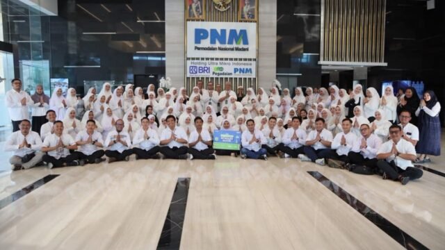 6a51ad07251ea-pnm-berangkatkan-102-karyawan-terbaik-umrah-apresiasi-kinerja-berbuah-perjalanan-spiritual-ke-tanah-suci_gemini_1265_711.jpg