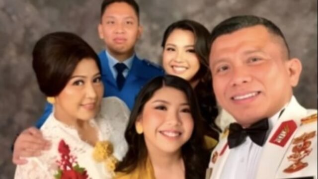 6a534ae5c7f99-foto-keluarga-ferdy-sambo_gemini_1265_711.jpg