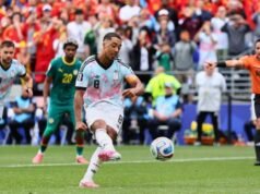 Dopo essersi messo in luce ai Mondiali del 2026, il capitano della nazionale belga veste ufficialmente la divisa del Manchester United