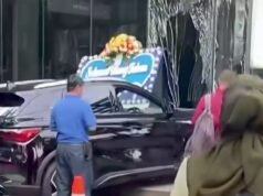 Il momento in cui BYD Atto 3 Nyelonong colpisce il vetro del Treasury Tower Building in SCBD, la causa è ancora misteriosa