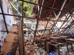 La sala di preghiera e il campo diventano luoghi di apprendimento per gli studenti dell’SDN Kebayoran Lama 09, a sud di Giakarta, crollato dopo 2 anni