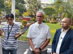 Il capo della polizia metropolitana media con i residenti e le famiglie delle vittime degli scontri mortali con Menteng e accetta di mantenere un atteggiamento favorevole