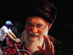 L’Iran inizia l’epico funerale del leader supremo Ali Khamenei, ucciso il giorno dell’inizio della guerra