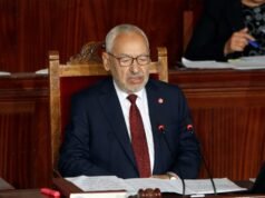 Il leader dell’opposizione Ghannouchi, incarcerato, sviene in un carcere tunisino a causa del caldo