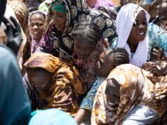 Dopo essere fuggiti dalla guerra del Sudan, i rifugiati combattono la sete nei campi del Ciad