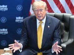 Trump dice che il cessate il fuoco è “finito” dopo gli attacchi commerciali di Stati Uniti e Iran