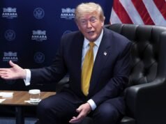 Trump minaccia il commercio con la Spagna e chiede agli Stati Uniti di prendere il controllo della Groenlandia al vertice della NATO