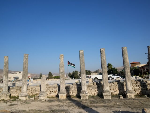 AP25324611093500-1763707940.jpg