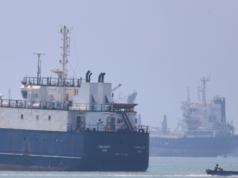 L’Iran chiede il controllo dello Stretto di Hormuz mentre riprendono i colloqui con gli Stati Uniti
