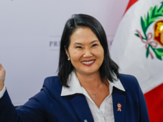 Il Perù inaugura il conservatore Keiko Fujimori, che diventerà il decimo presidente in 10 anni