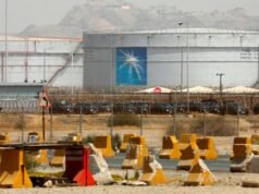 I paesi OPEC+ affermano che aumenteranno la produzione mensile di petrolio