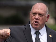 Tom Homan dice ai critici: i federali arrestano 2.000 migranti al giorno