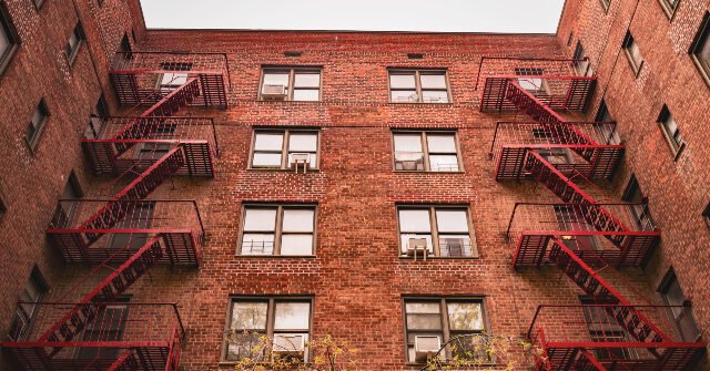 Building-with-fire-escapes-640x335.jpg