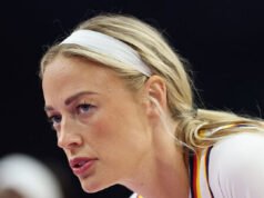Co-proprietario della WNBA maledetto dalle ragazze adolescenti per aver supportato Sophie Cunningham