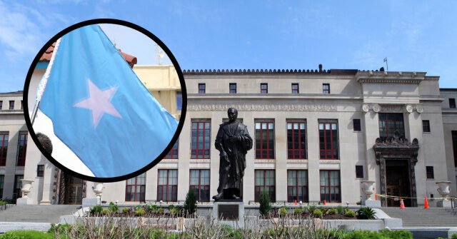 Columbus-Ohio-City-Hall-Inset-Somali-Flag-640x335.jpeg