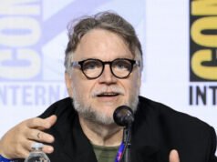 La folla esulta quando il regista di “Frankenstein” Guillermo Del Toro dice “Assolutamente no, dannata intelligenza artificiale”