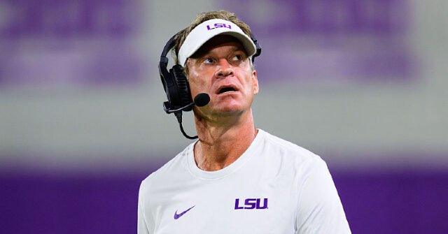 L’allenatore della LSU Lane Kiffin sotto accusa per aver utilizzato un aereo privato pagato dai donatori per le vacanze in famiglia L’allenatore della LSU Lane Kiffin sotto accusa per aver utilizzato un aereo privato pagato dai donatori per le vacanze in famiglia