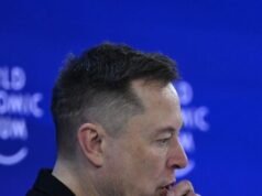 Il patrimonio netto di Elon Musk crolla di 650 miliardi di dollari mentre le azioni di Tesla e SpaceX diminuiscono drasticamente