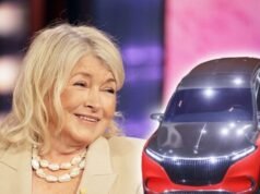 Martha Stewart si vanta della capacità del suo lussuoso veicolo elettrico di filtrare il fumo degli incendi boschivi canadesi seminando paura per il riscaldamento globale