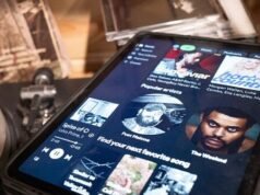 Le case discografiche richiedono etichette di avvertenza chiare per le canzoni basate sull’intelligenza artificiale sulle piattaforme di streaming