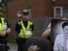 Agenti di polizia indagati per la morte dell’adolescente ammanettato Nowak