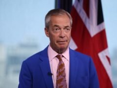 Farage si dimette da deputato e si candida alle elezioni suppletive “Popolo contro l’establishment”.
