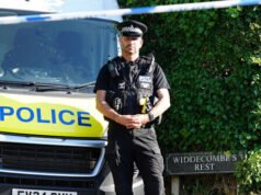 Indagine sull’omicidio di Ann Widdecombe: la polizia rilascia il primo sospettato