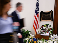FOTO — Professore bruciato per aver detto “Congratulazioni!” Torta nell’ufficio di Lindsey Graham: ‘Licenziatela immediatamente’